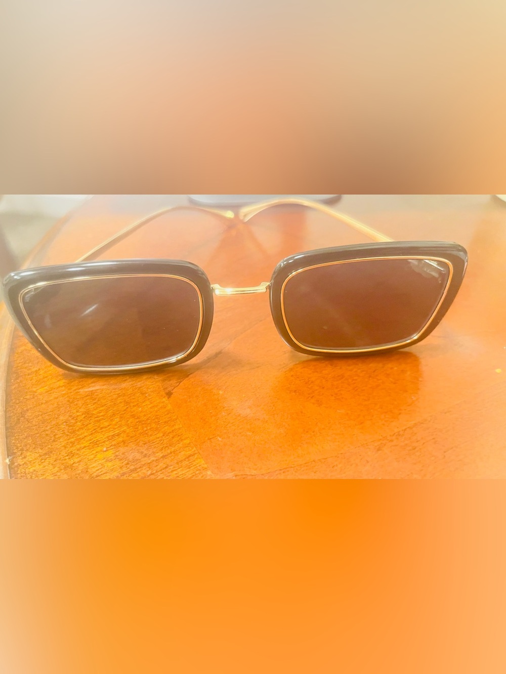 Square Black Sunglasses with Gold Trim Fendi made in Italy high quality